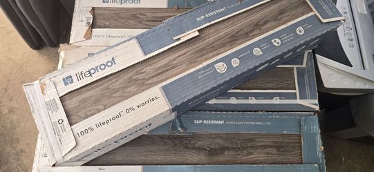 Floor/wall tile