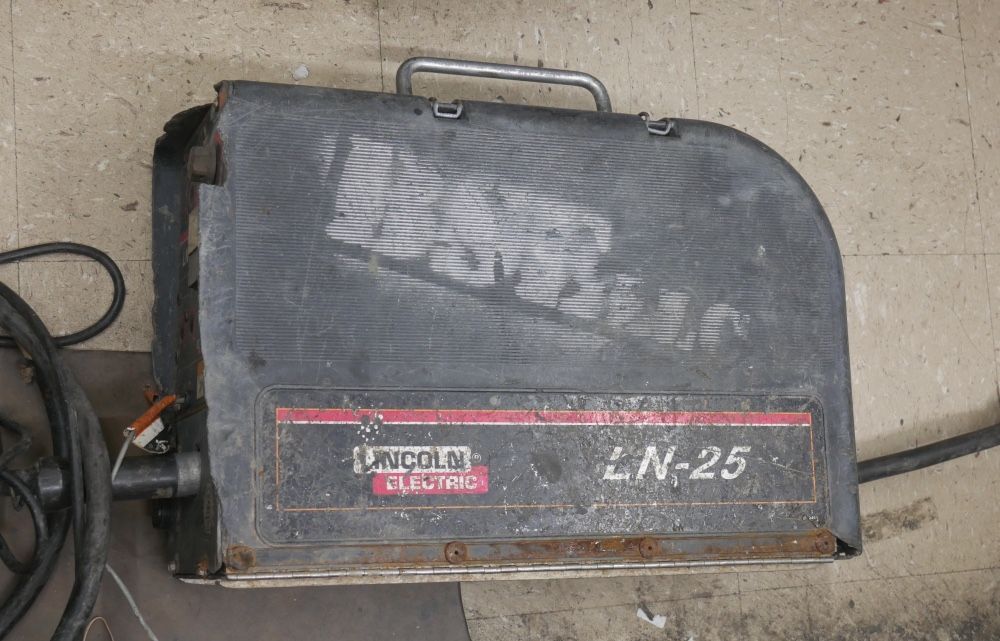 LINCOLN ELECTRIC LN25 PRO WIRE FEEDER as is please read carefully. being sold as is . i'm not able to test it. please look at all the pictures.