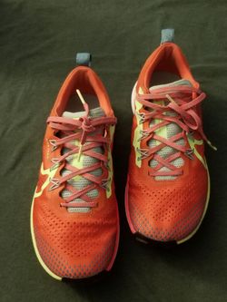 Nike Woman's Pegasus Trail 4. Size 8.5