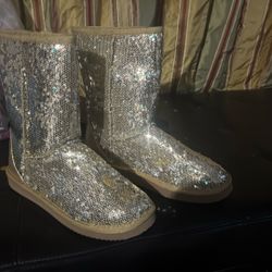 Size 7 Gold Arizona. Uggs
