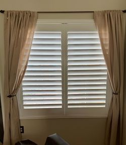 Plantation Shutters- FREE ESTIMATES & SAME DAY PRICING, Custom, Real Wood, Window Shutters, Treatments, Coverings. Persianas de Madera.