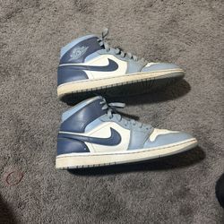 Jordan 1’s two tone (blue) size 11 Woman’s 