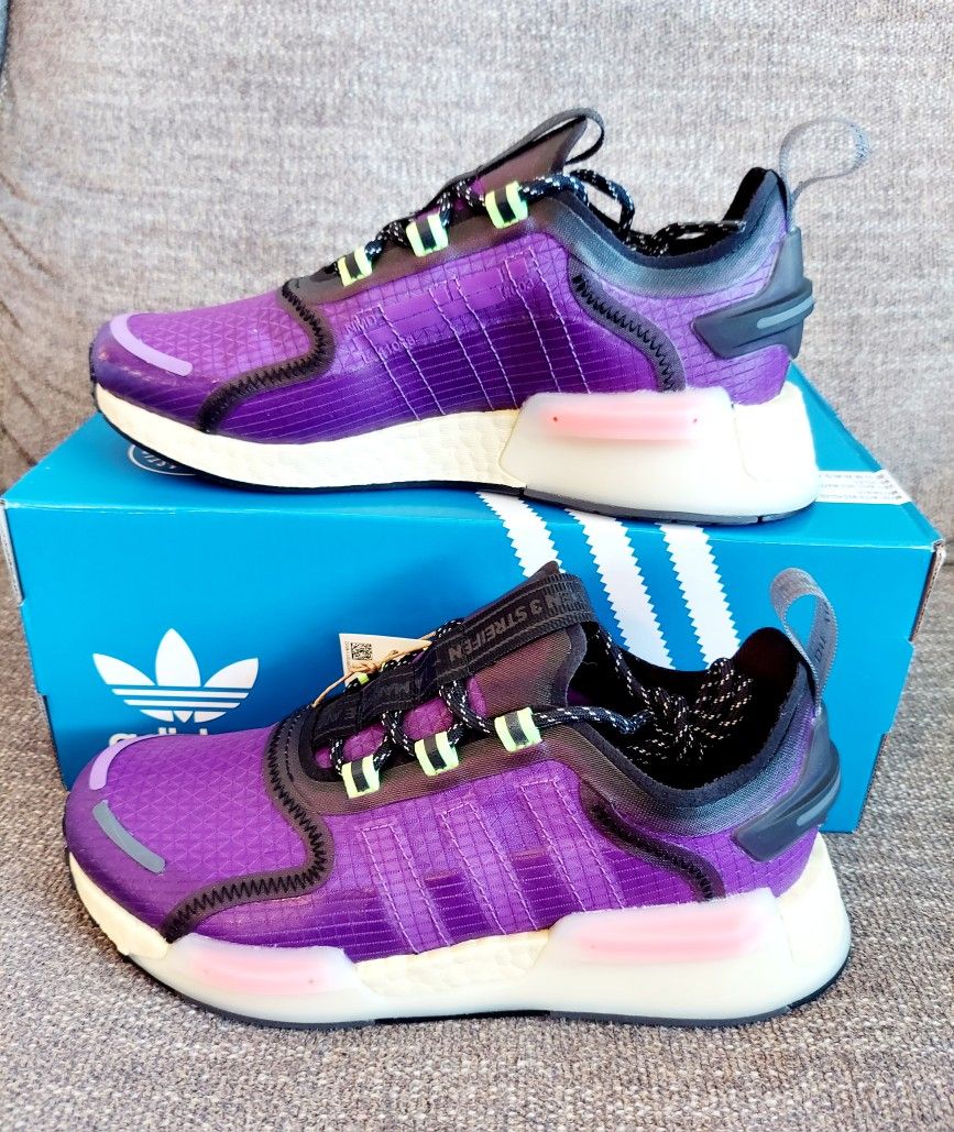 Size 5 Men's - Brand New Adidas NMD_V3 Shoes