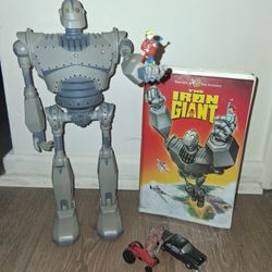 IRON GIANT POWER HERO TALKING FIGURE + VHS