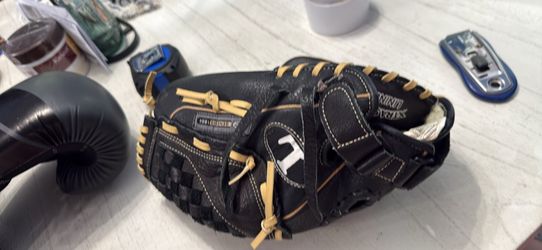 Louisville Slugger Genesis 1884 GENBD-1250 12.5” Baseball RHT Glove New