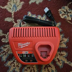 Milwaukee M12 Charger