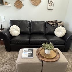 Beautiful Black Leather Sofa (Excellent Condition 