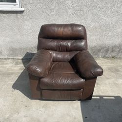 Delivery Available/ Brown Recliner