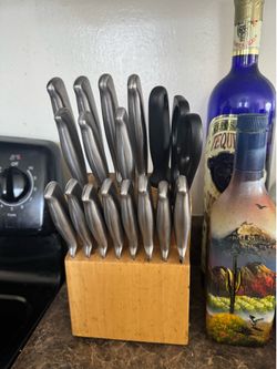 ONEIDA Stainless Steel Knife and Scissor Set