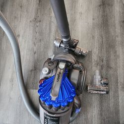DYSON canister Vacuum 