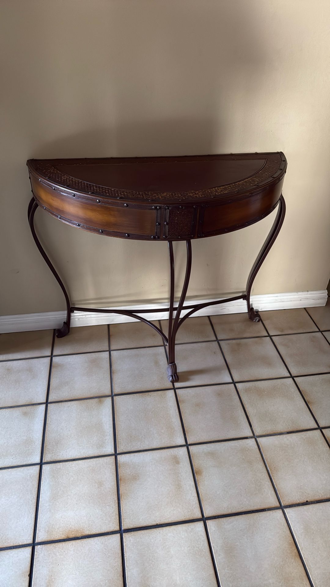 Table Good Condition $35