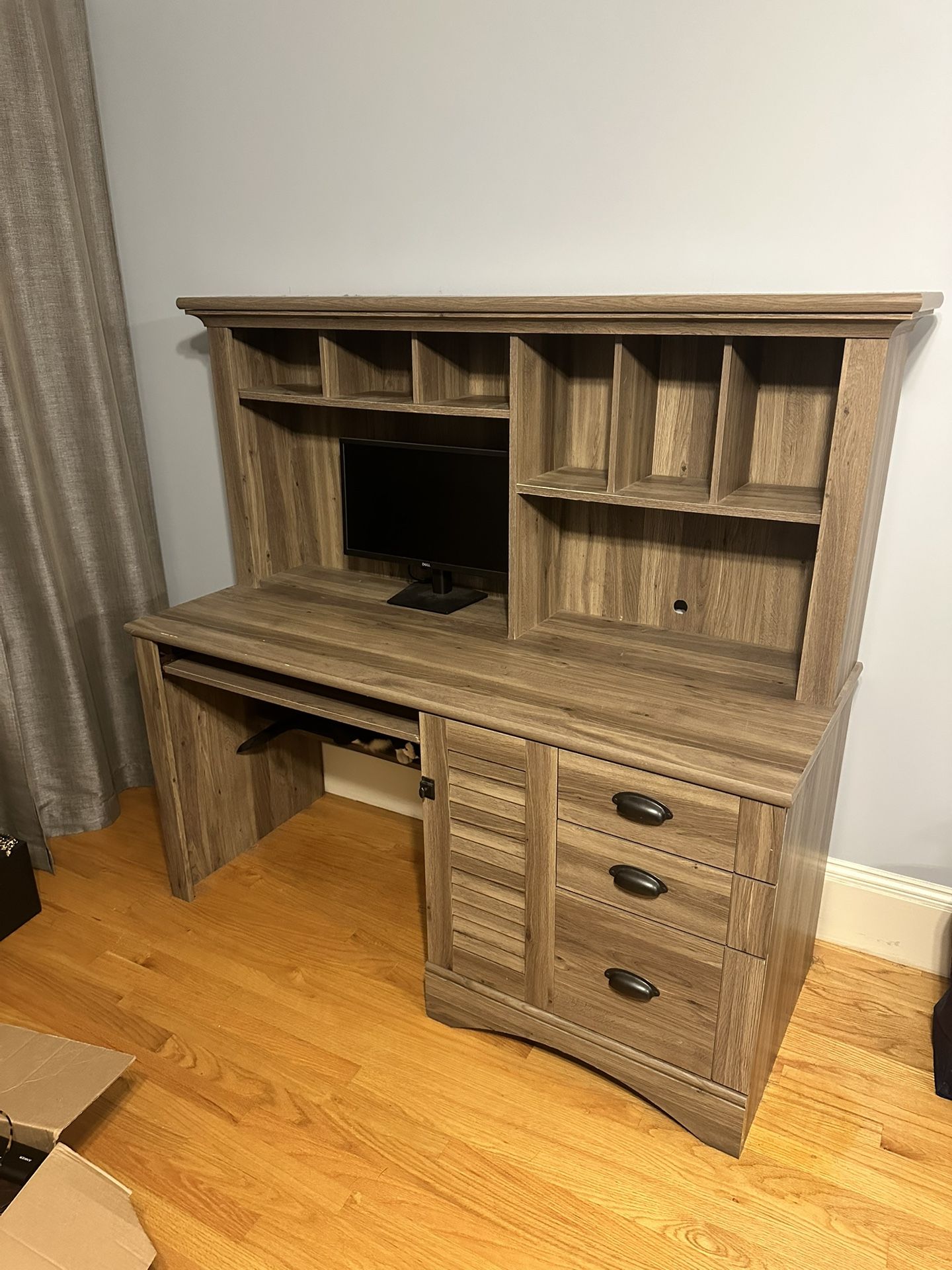 Desk With Hutch