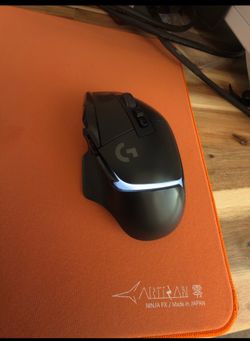 Logitech G502x Lightspeed with wireless charging pad