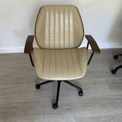 Glitzhome leatherette office Chair