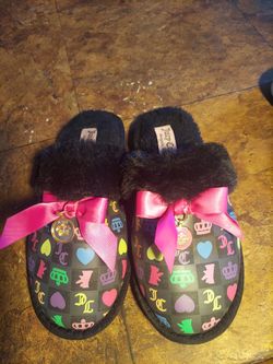 JUICY COUTURE SLIPPERS SIZE 8