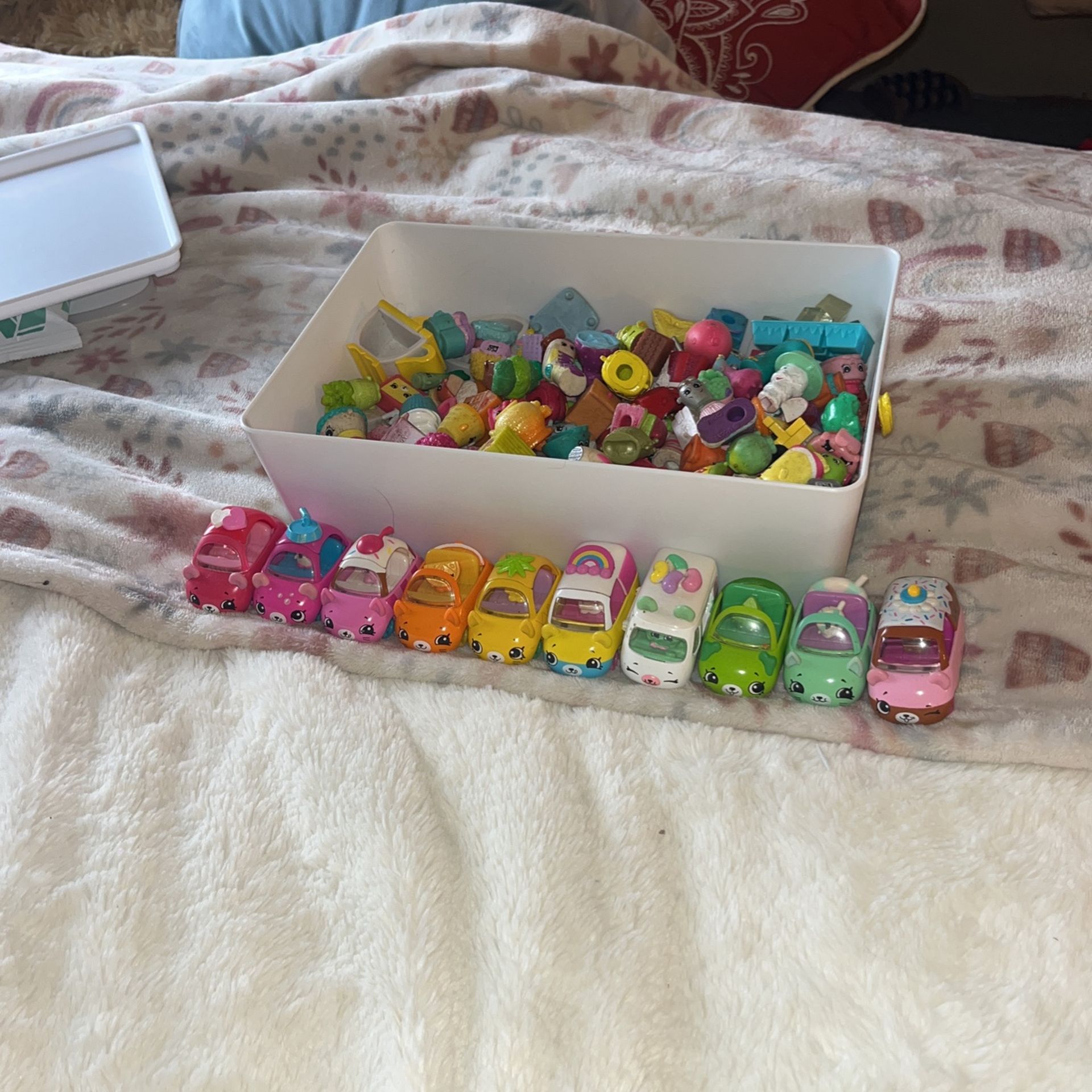 200 shopkins