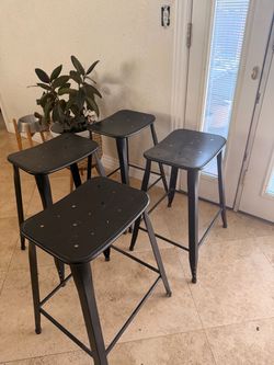 Set of 4 Black Metal Bar Stools