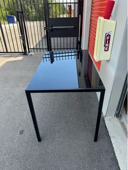 Glass dining table / 4 chairs !