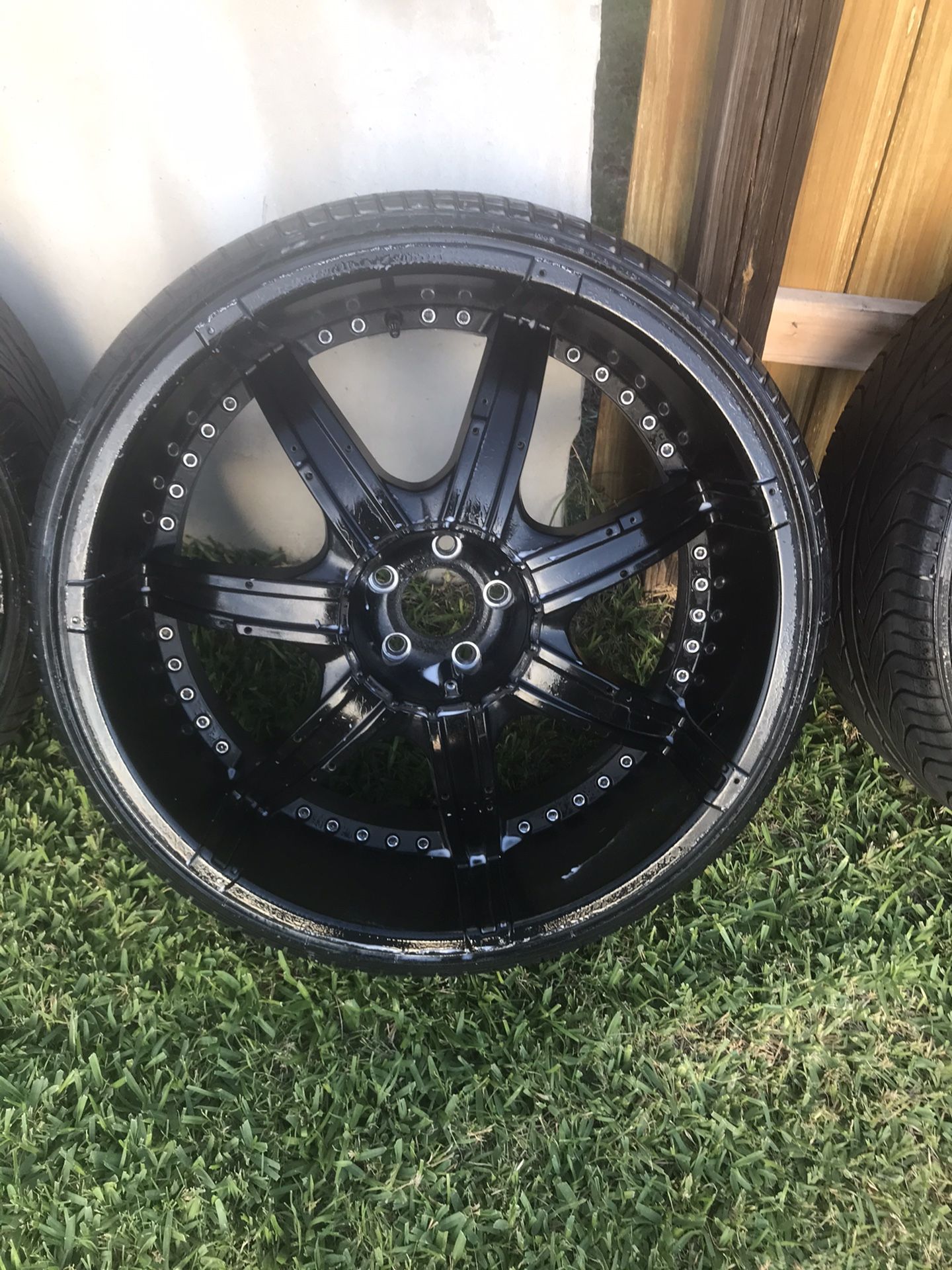 24 inch tires and rims 5 lug for Sale in Killeen, TX OfferUp