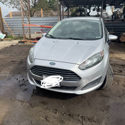 2014 Ford Fiesta 1.6 L For parts Only !!