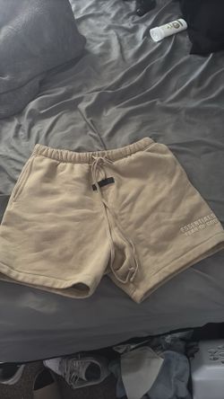 Size s essential shorts