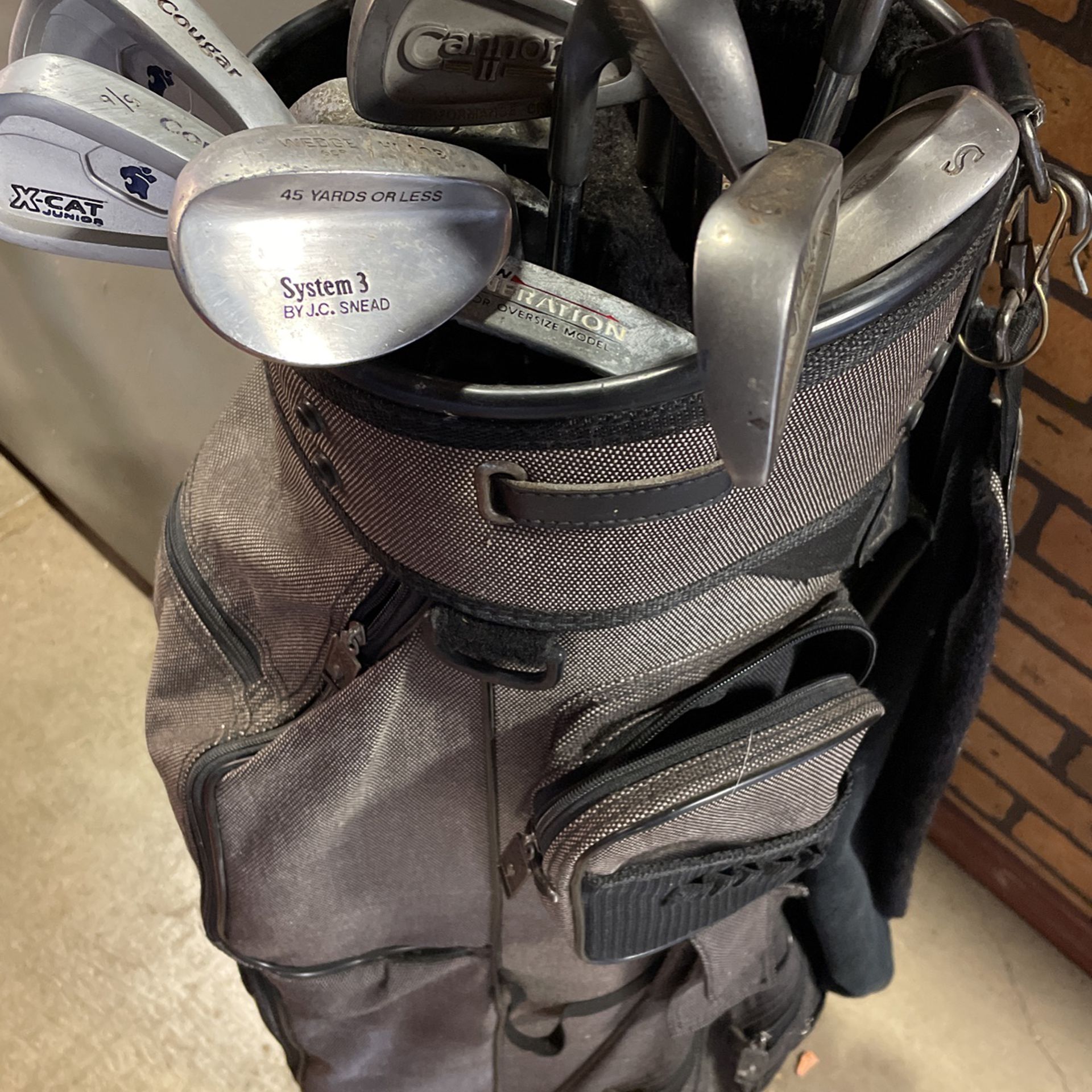 Knight Golf Bag With Clubs Included