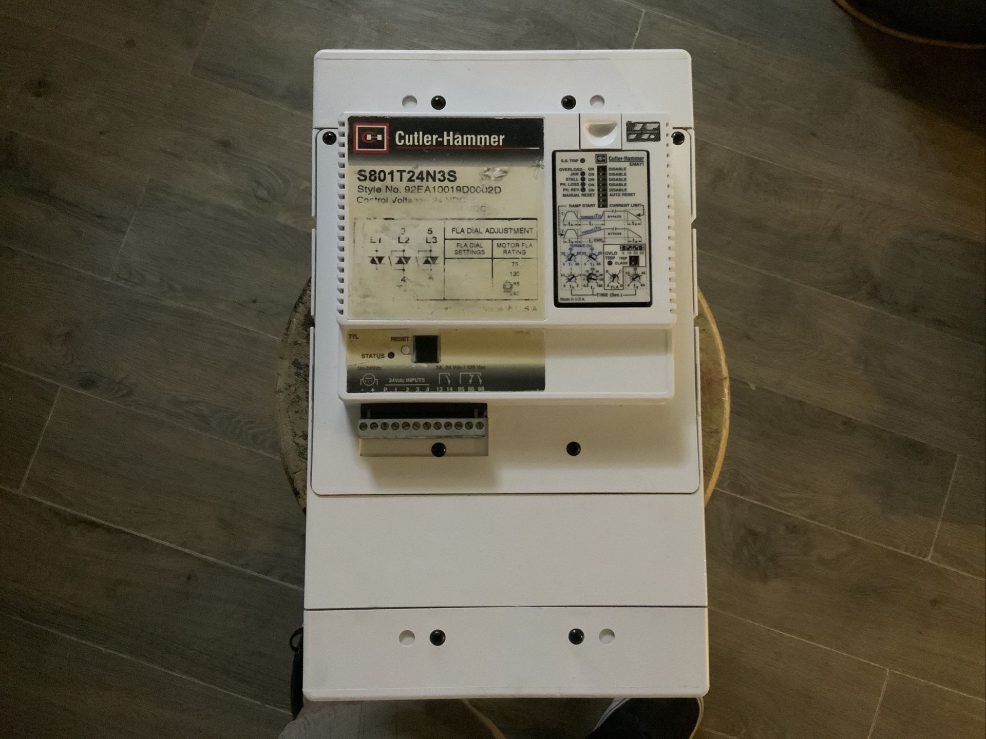 Soft Start 3 Pole Cutler-hammer High Voltage Unit 3 Phase Power 