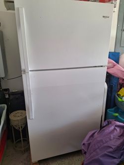 Whirlpool Top-Freezer Refrigerator White