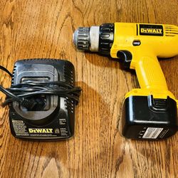 DeWalt 12V DW927 Adjustable Clutch Cordless 3/8" Drill/Driver/Charger/Battery