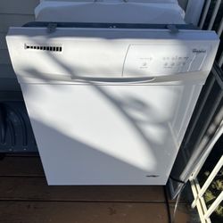 Whirl Pool Built In White Dishwasher