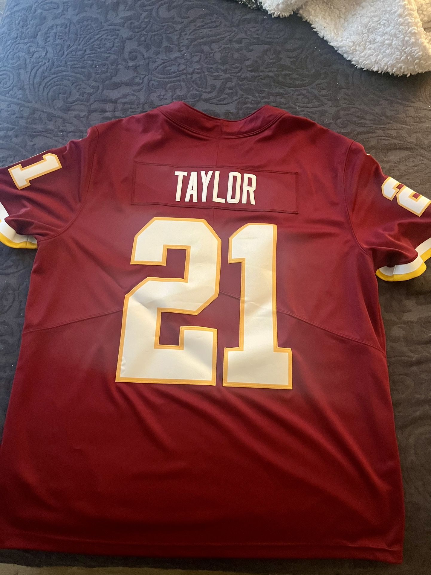 Officially Licensed Nike branded Stitched Sean Taylor Jersey XL