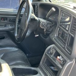 2005 GMC Sierra Denali 4x4 ,,4 Doors