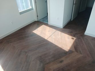 Flooring Installations.vinyl.laminate And Hardwood