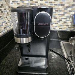 Cuisinart Single-Serve Coffee Maker + Coffee Grinder with 8 oz., 10 oz., and 12 oz. Serving Size.
Like new condition 