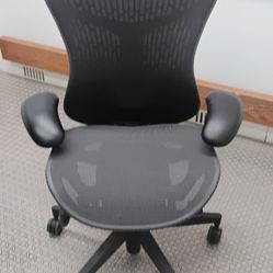 HERMAN MILLER MIRRA 2 OFFICE CHAIR- READ DESCRIPTION-Like New
 Condition 