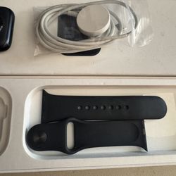 Apple Watch SE (2nd Gen) [GPS 40mm] Smartwatch with Midnight Aluminum Case with Midnight Sport Band