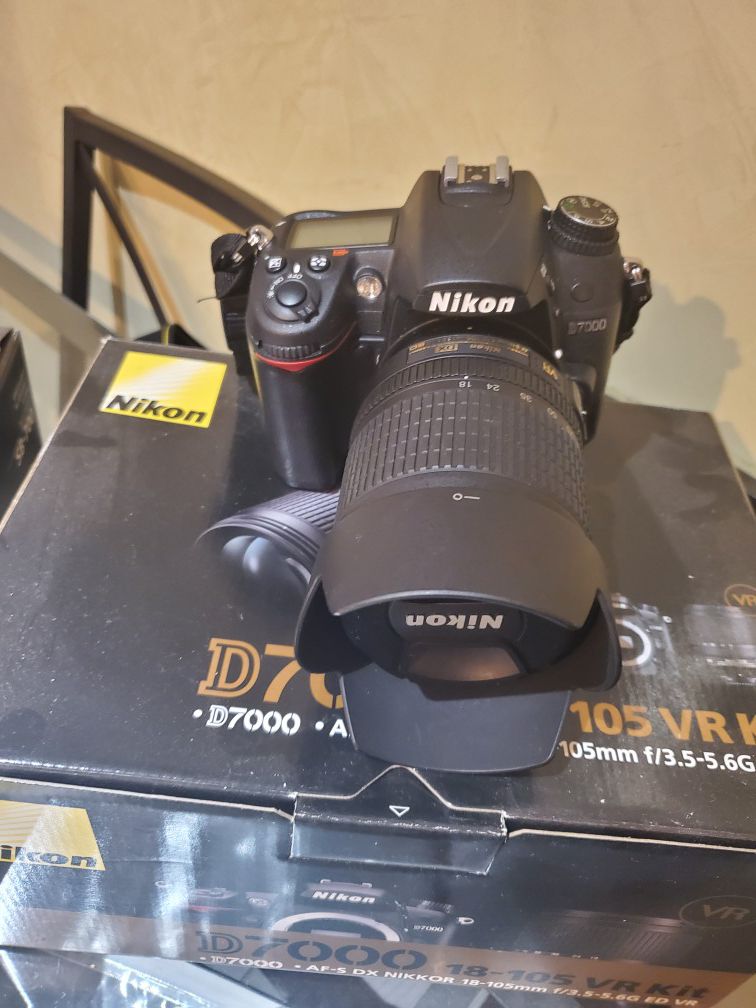 Nikon DSLR D7000 and Flash SB700