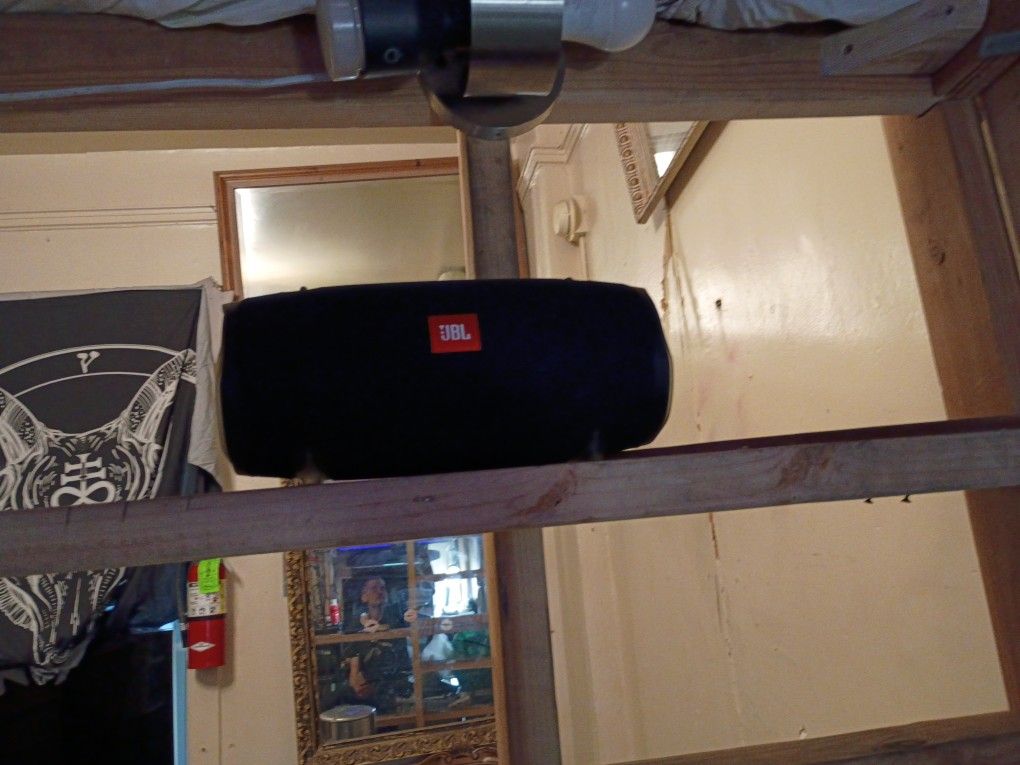 Jble Extreme 2 Fair Shape No Charger Charged All The Way Up And Is Kicking Ass But I Don't Want To W