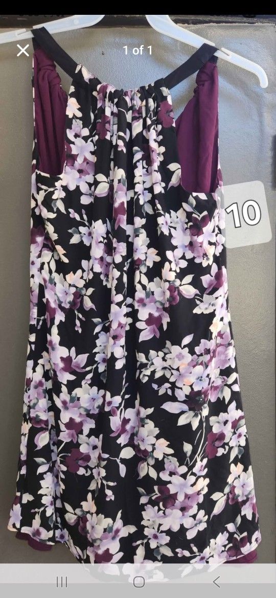 White House https://offerup.com/redirect/?o=QmxhY2subWFya2V0 Dress Size 10