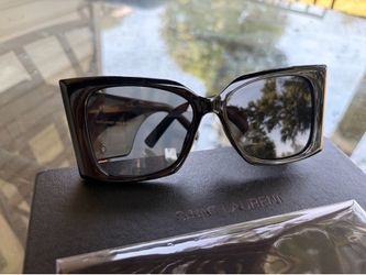 Ysl woman sunglasses (dupe**)