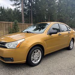 2009 Ford Focus SE Sedan 	•	Only 81k miles 	•	Clean title 	•	Title in hand 	•	Just serviced 	•	New front brakes 	•	Clean inside and out  Reliable, fue