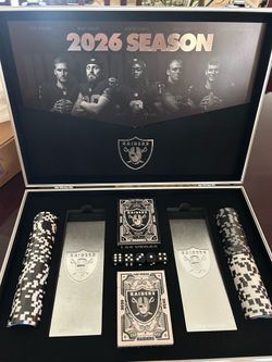 2026 raiders season ticket display poker set