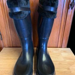 Women’s new rain boots size 10