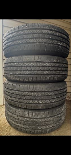 Set of 4 P235/65R18 All-Weather Tires – Excellent Condition