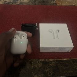 🎧 Apple AirPods 2nd Generation – Great Condition 🔥