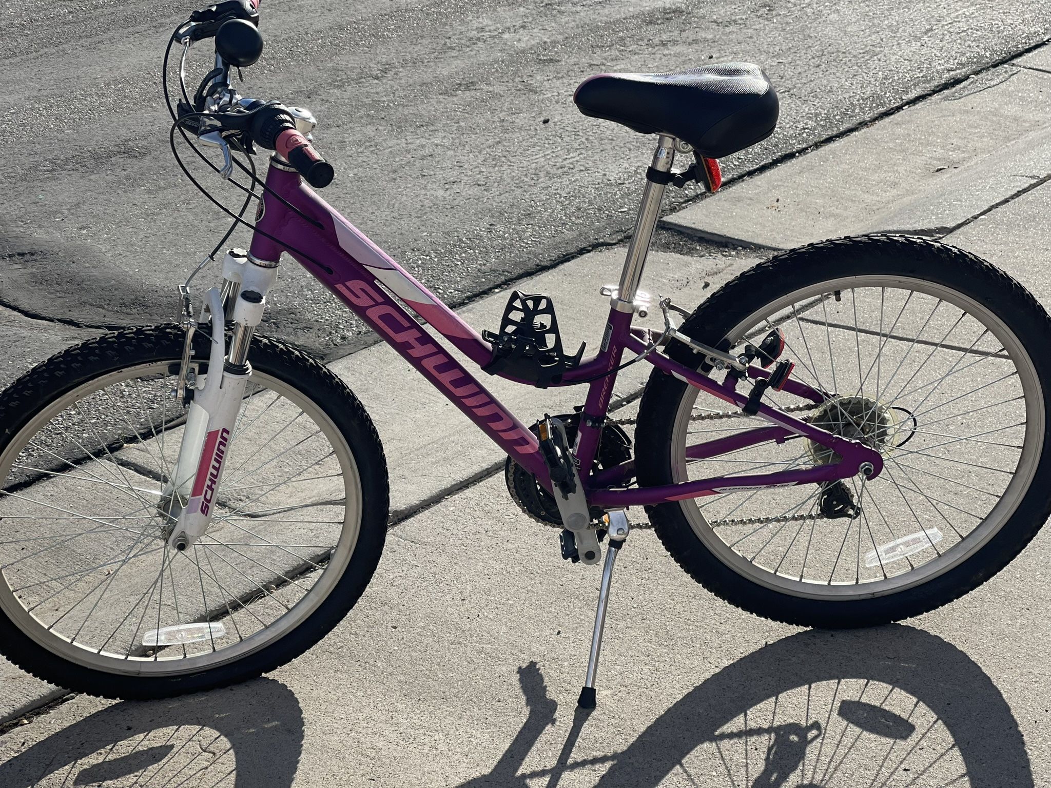 Girls Mountain Bike-Schwinn Breaker 24" - Great condition!