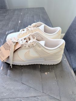 Women’s Size 10 Nike Shoes Pearl
