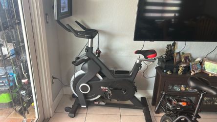 SOLE SB1200 Exercise Bike