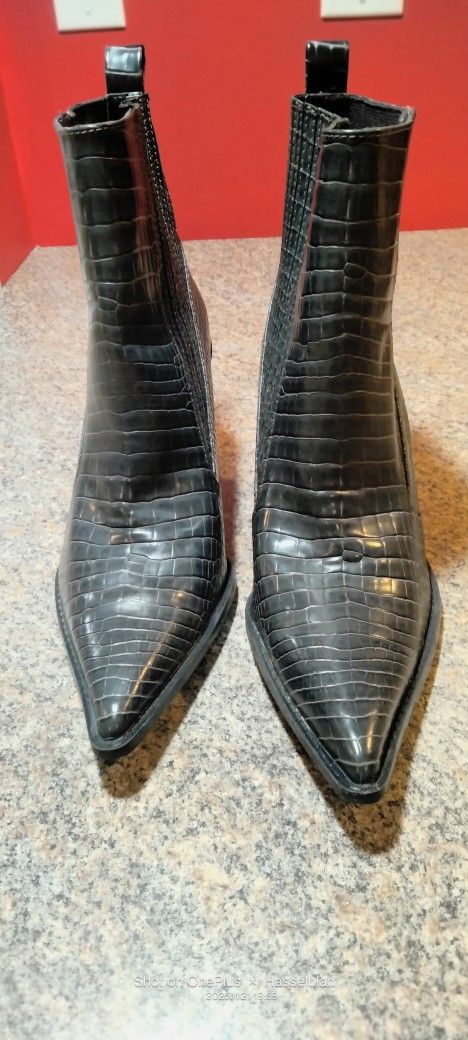 Women /Zara Boots.Size - 41