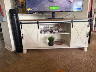 Entertainment center